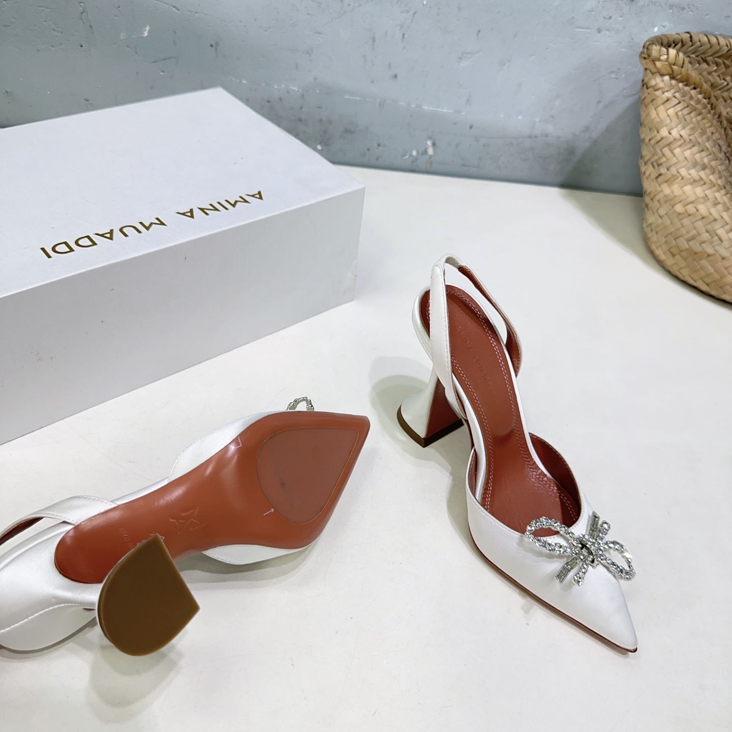 “High Quality Amina Muaddi Sunflower Sandal: Spring Fashion Hero!” - 图片 9