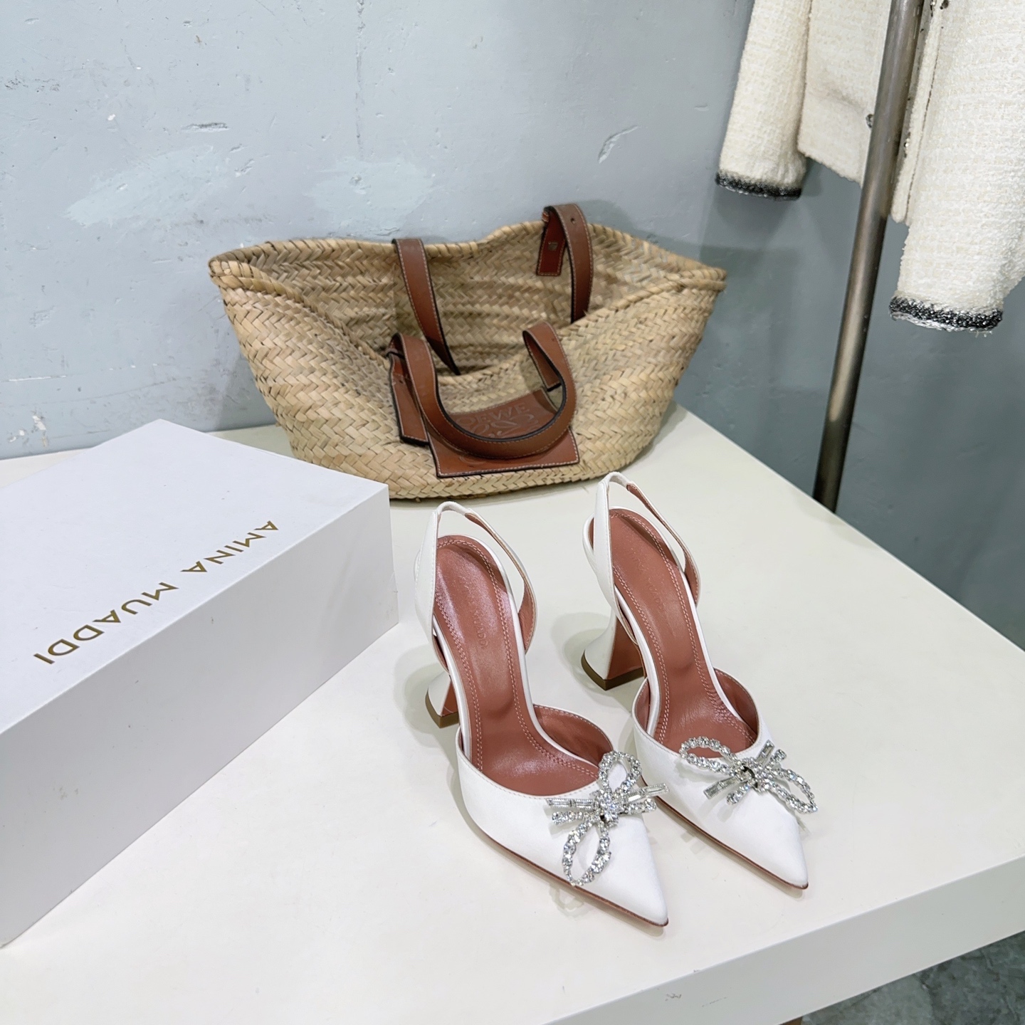 “High Quality Amina Muaddi Sunflower Sandal: Spring Fashion Hero!” - 图片 4