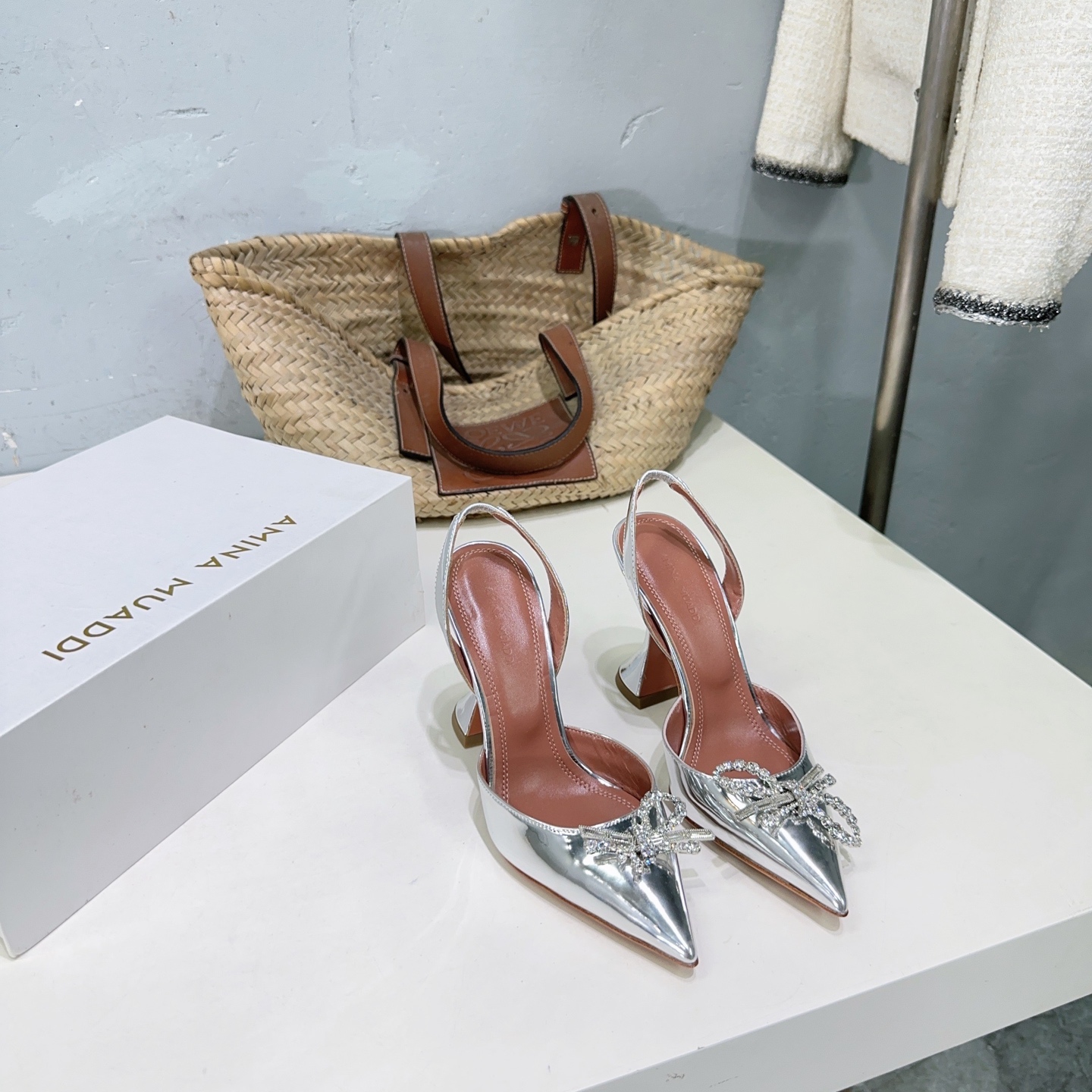 High-Quality Amina Muaddi Pointy Heel Shoes with Unique Design and Imported Materials - 图片 4