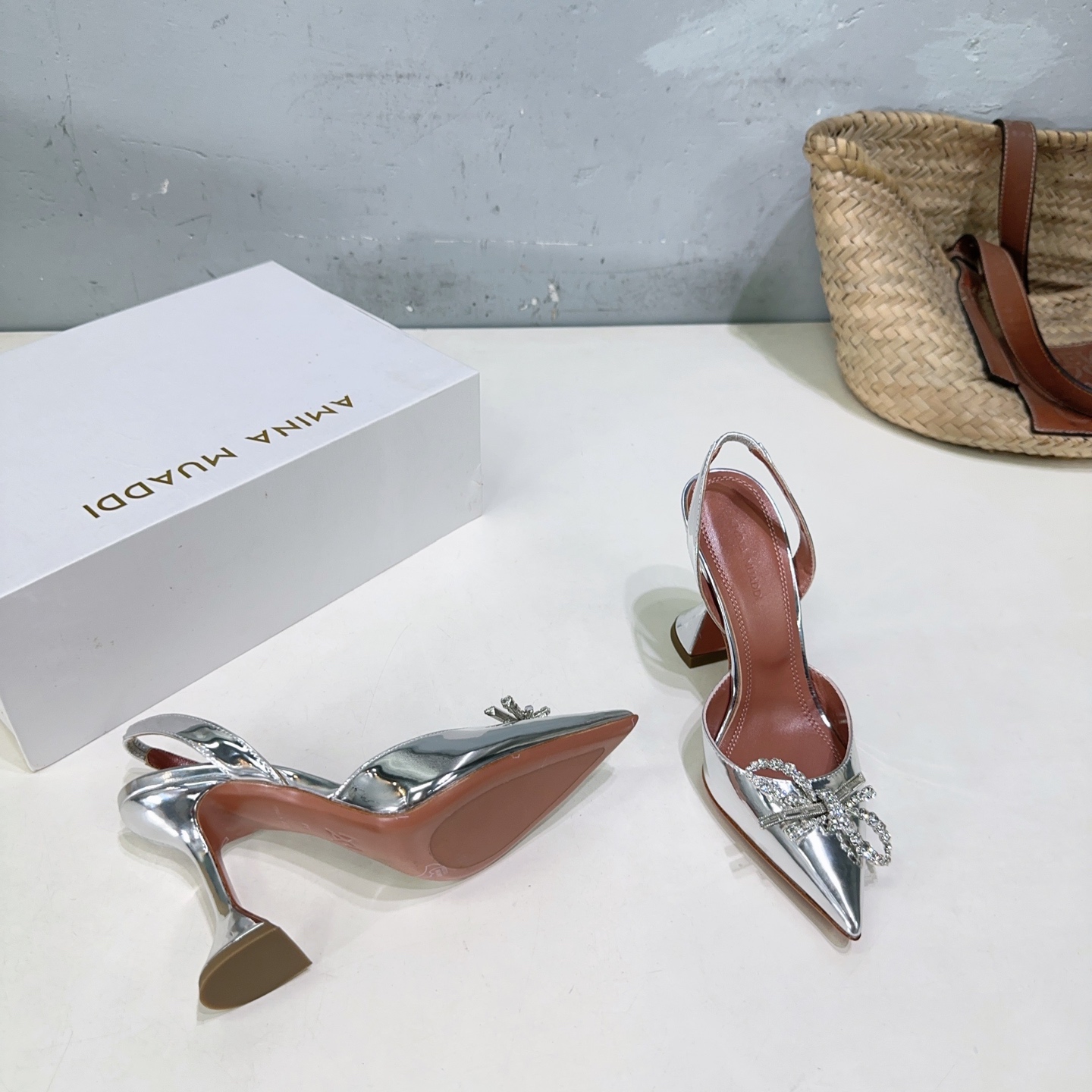 High-Quality Amina Muaddi Pointy Heel Shoes with Unique Design and Imported Materials - 图片 7