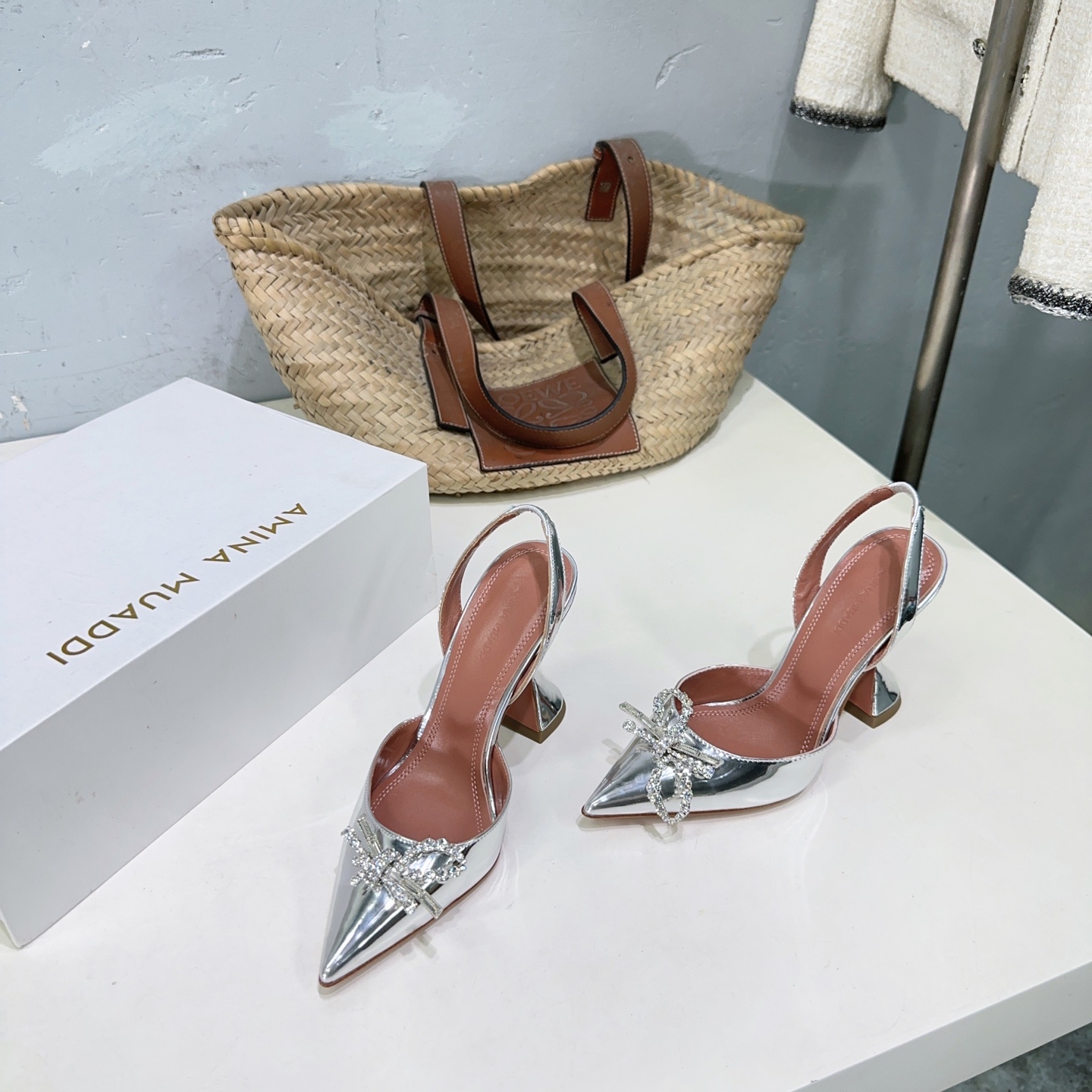 High-Quality Amina Muaddi Pointy Heel Shoes with Unique Design and Imported Materials - 图片 5