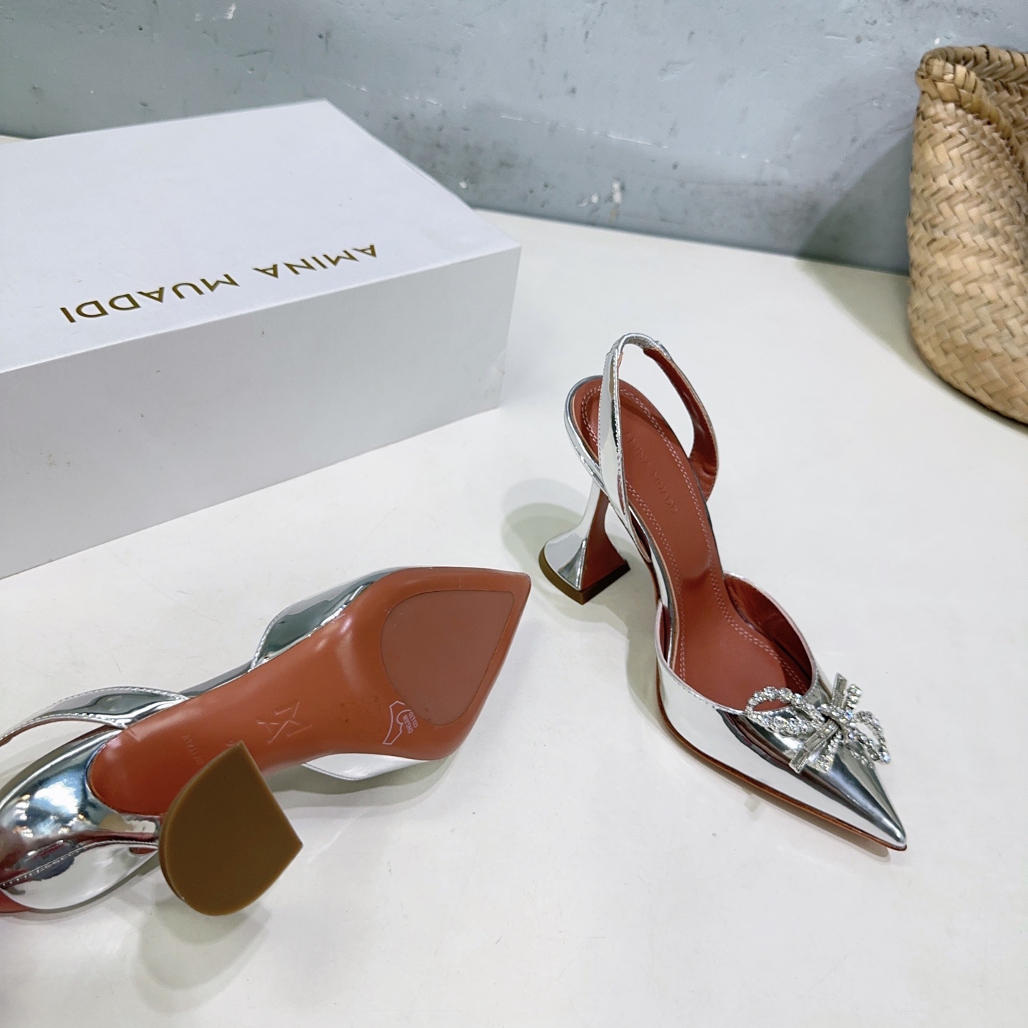 High-Quality Amina Muaddi Pointy Heel Shoes with Unique Design and Imported Materials - 图片 8