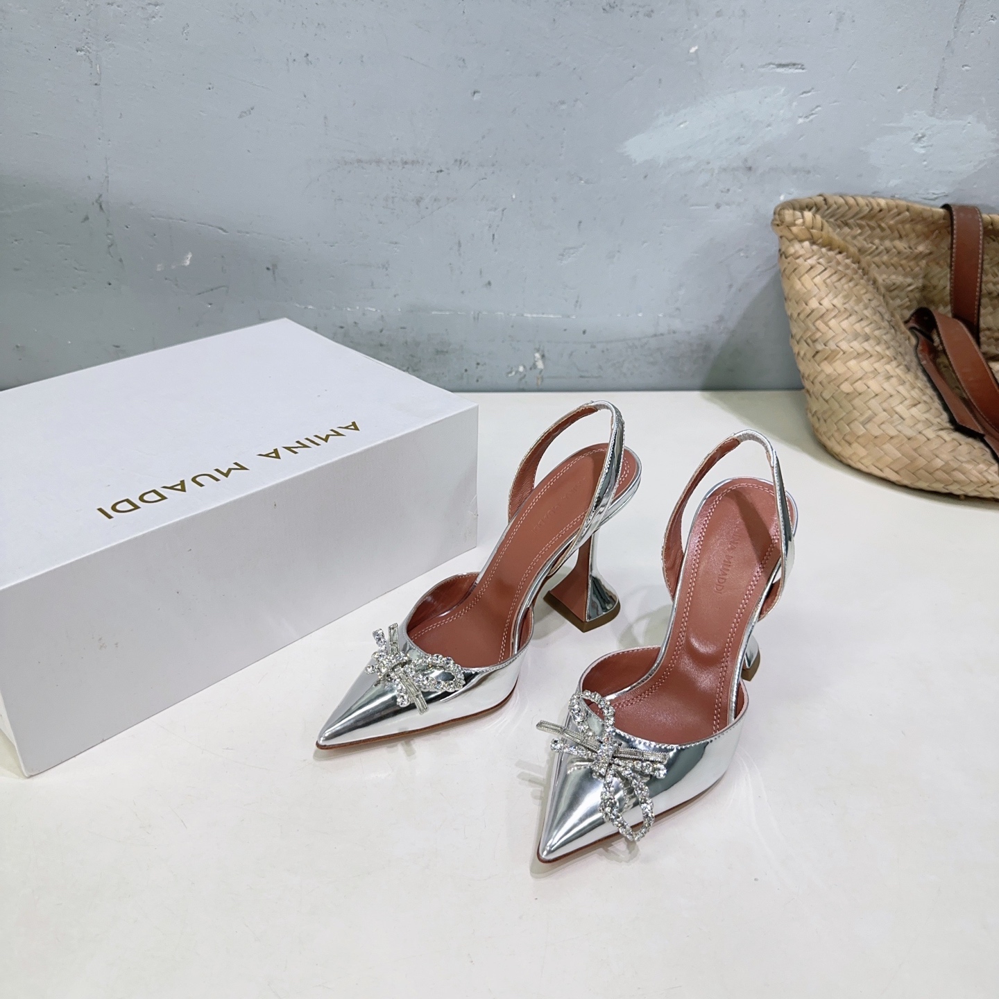 High-Quality Amina Muaddi Pointy Heel Shoes with Unique Design and Imported Materials - 图片 6
