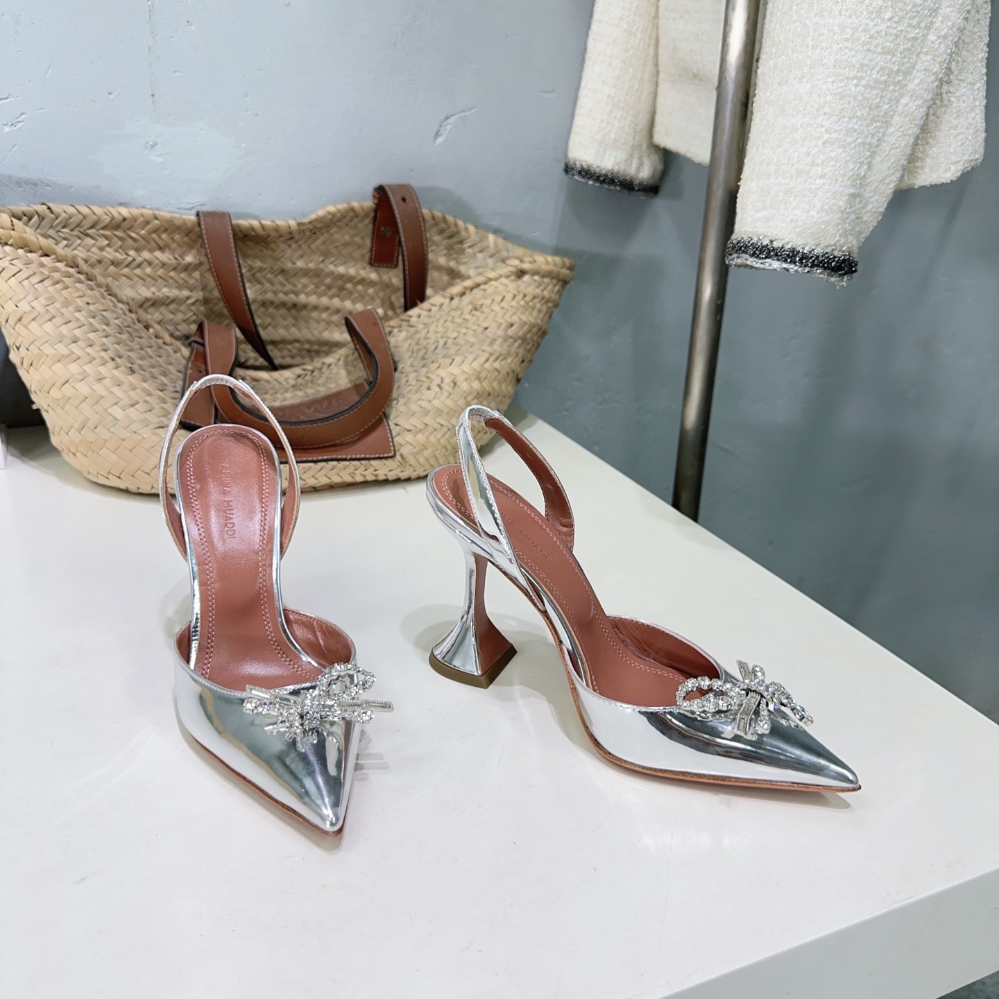 High-Quality Amina Muaddi Pointy Heel Shoes with Unique Design and Imported Materials - 图片 2