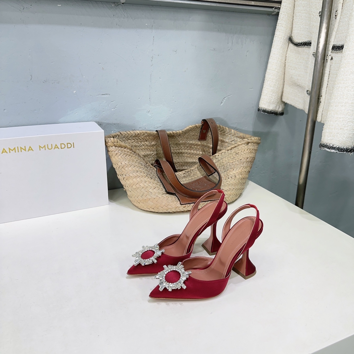 Amina Muaddi Spring Collection: High-Quality Pointy Heel Shoes with Unique Design - 图片 6