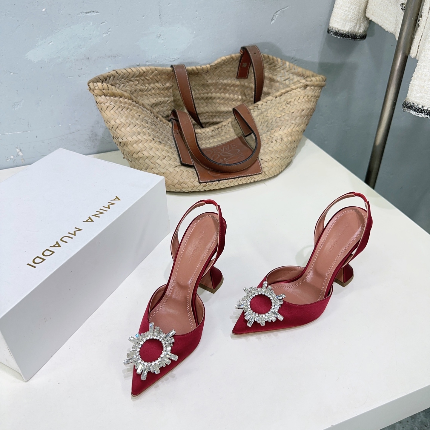 Amina Muaddi Spring Collection: High-Quality Pointy Heel Shoes with Unique Design - 图片 5