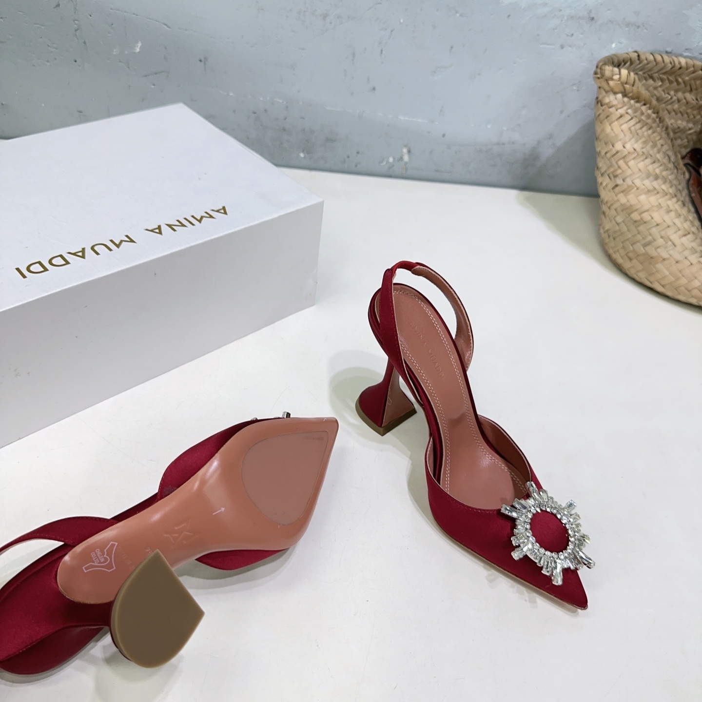 Amina Muaddi Spring Collection: High-Quality Pointy Heel Shoes with Unique Design - 图片 9