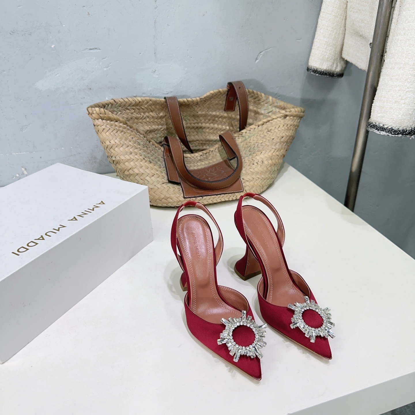 Amina Muaddi Spring Collection: High-Quality Pointy Heel Shoes with Unique Design - 图片 4