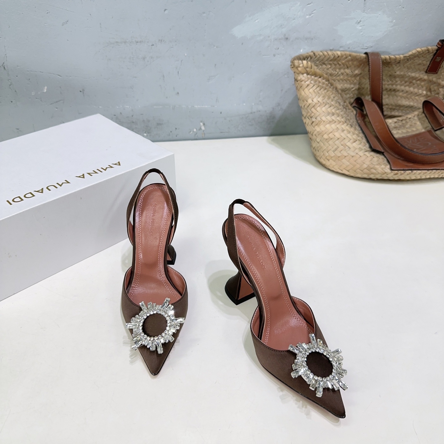 Amina Muaddi High-Quality Spring Heel Shoes with Unique Design and Imported Materials - 图片 8
