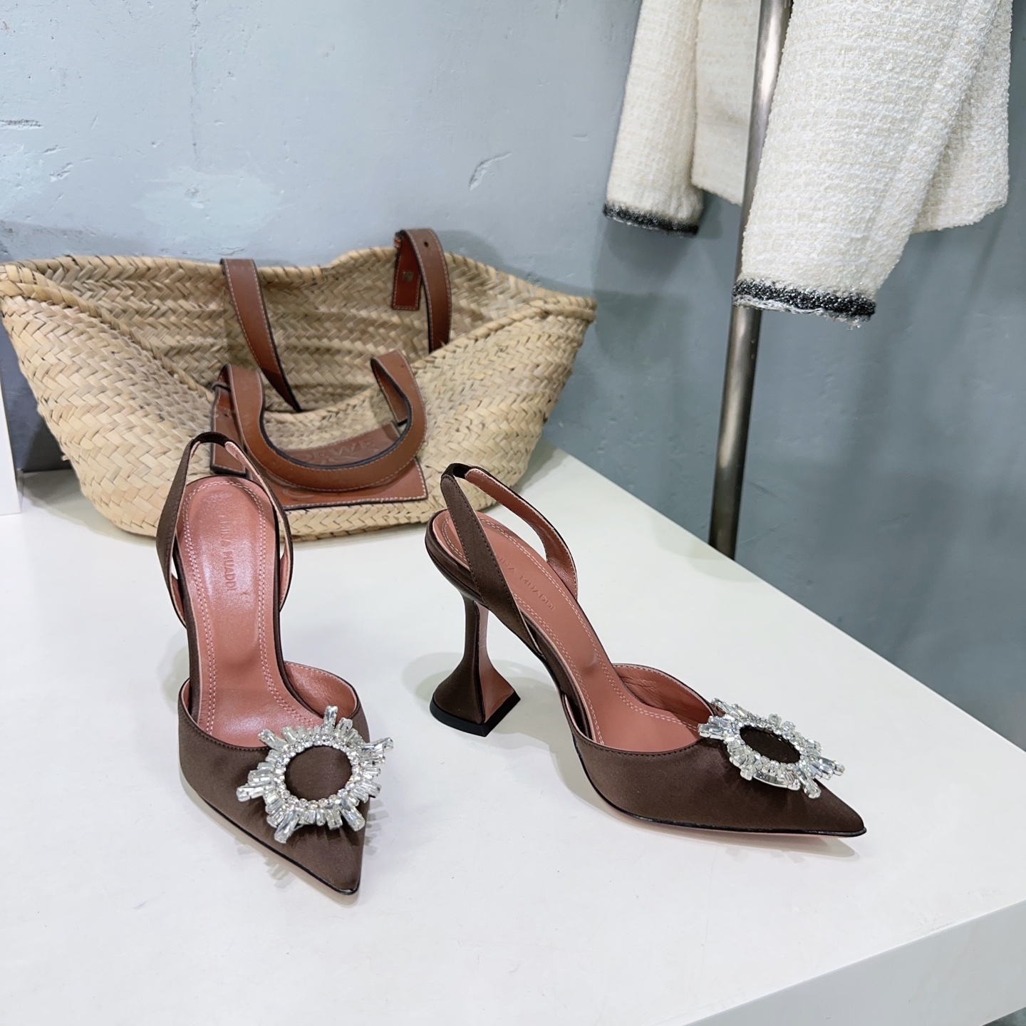 Amina Muaddi High-Quality Spring Heel Shoes with Unique Design and Imported Materials - 图片 3