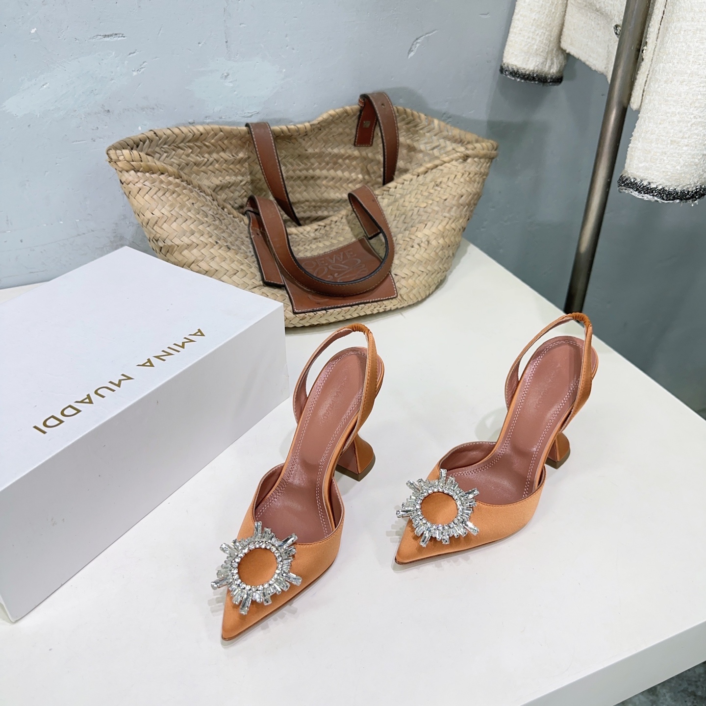 High Quality Amina Muaddi Pointy Heel Shoes: Spring Collection with Unique Design - 图片 5