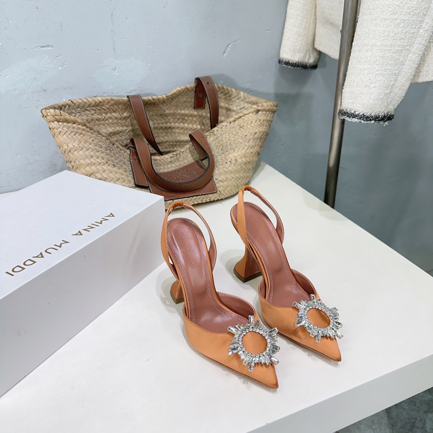 High Quality Amina Muaddi Pointy Heel Shoes: Spring Collection with Unique Design - 图片 4