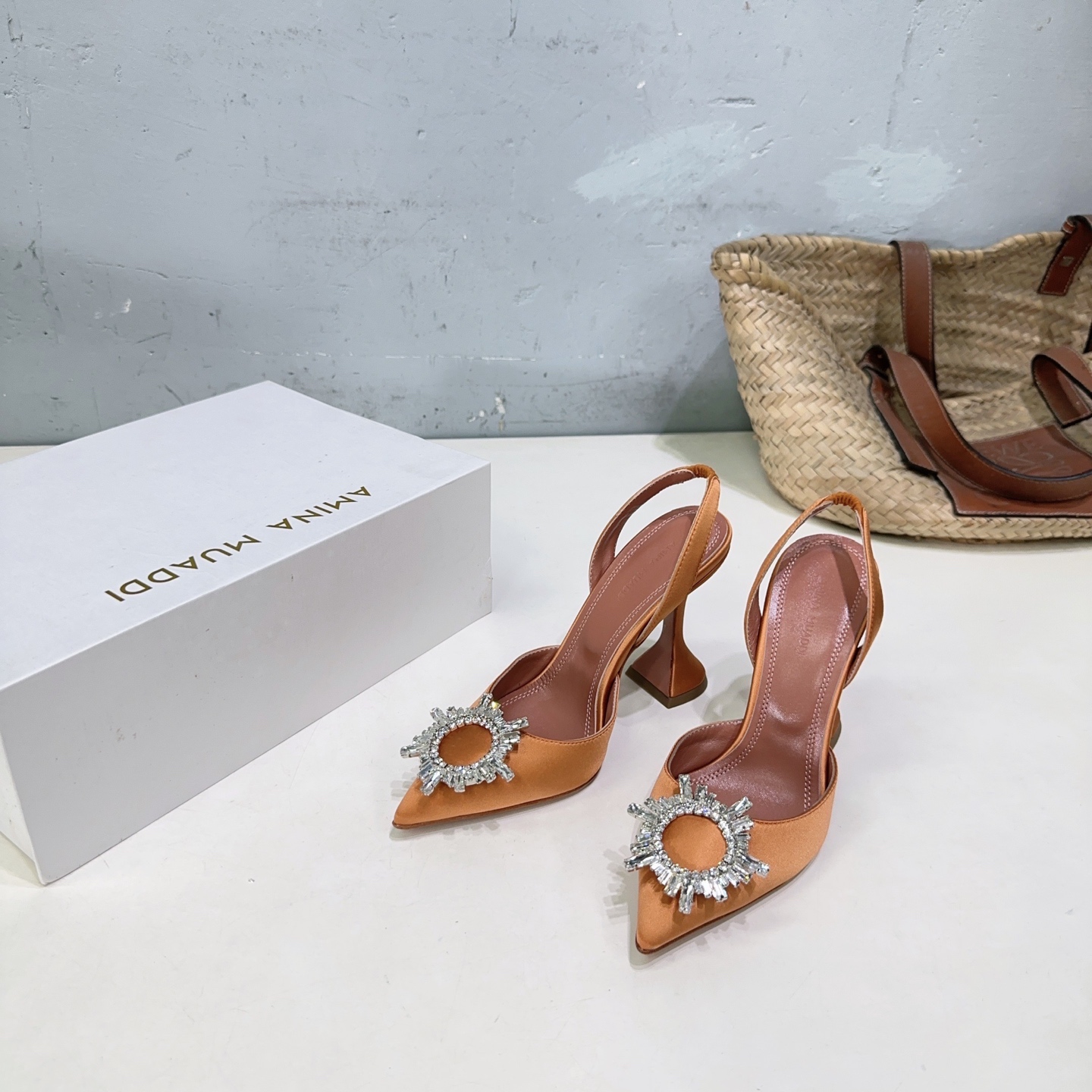 High Quality Amina Muaddi Pointy Heel Shoes: Spring Collection with Unique Design - 图片 6