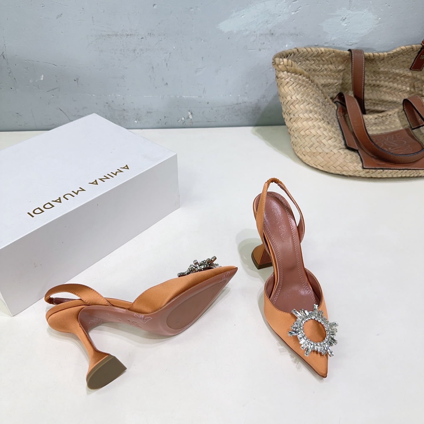 High Quality Amina Muaddi Pointy Heel Shoes: Spring Collection with Unique Design - 图片 7