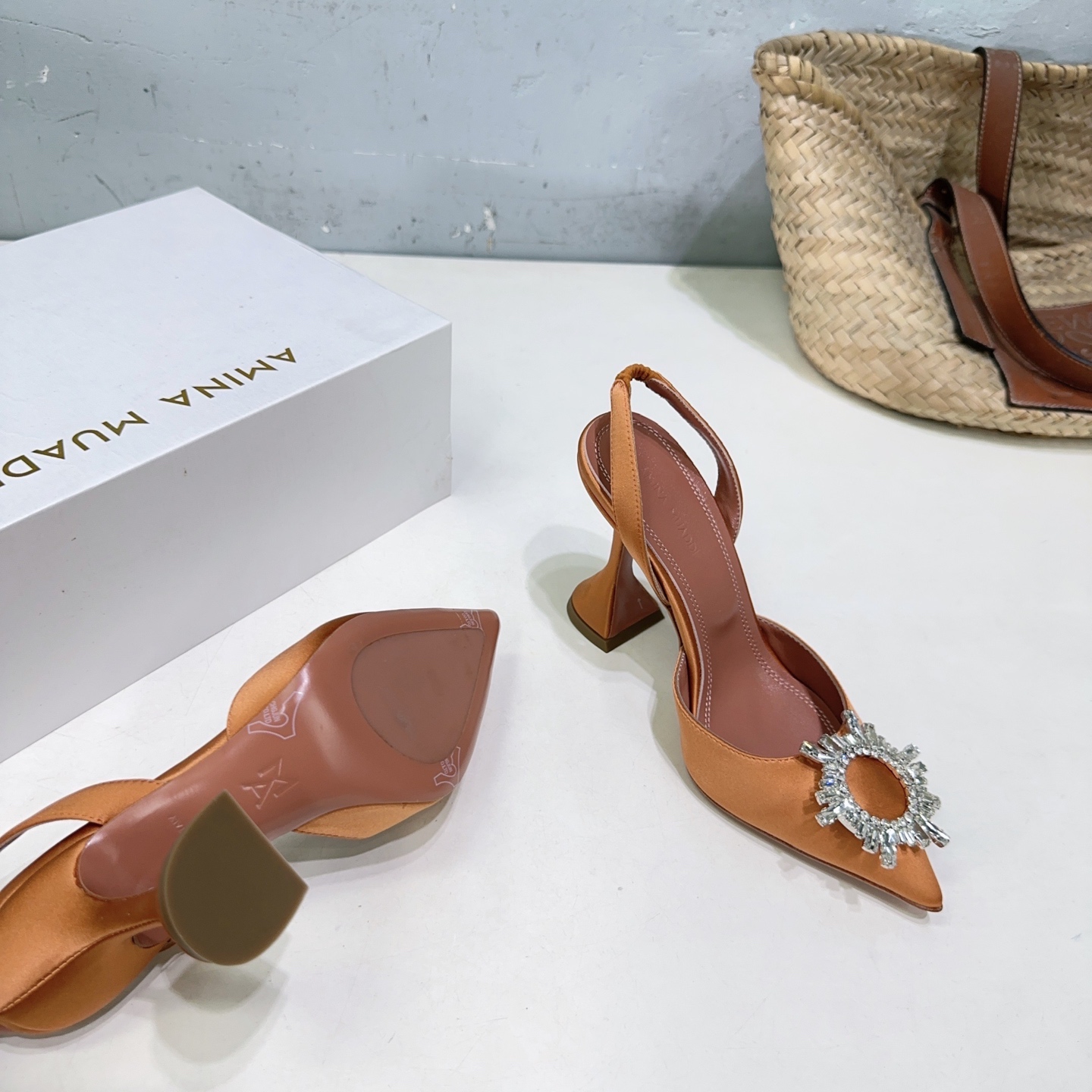 High Quality Amina Muaddi Pointy Heel Shoes: Spring Collection with Unique Design - 图片 8