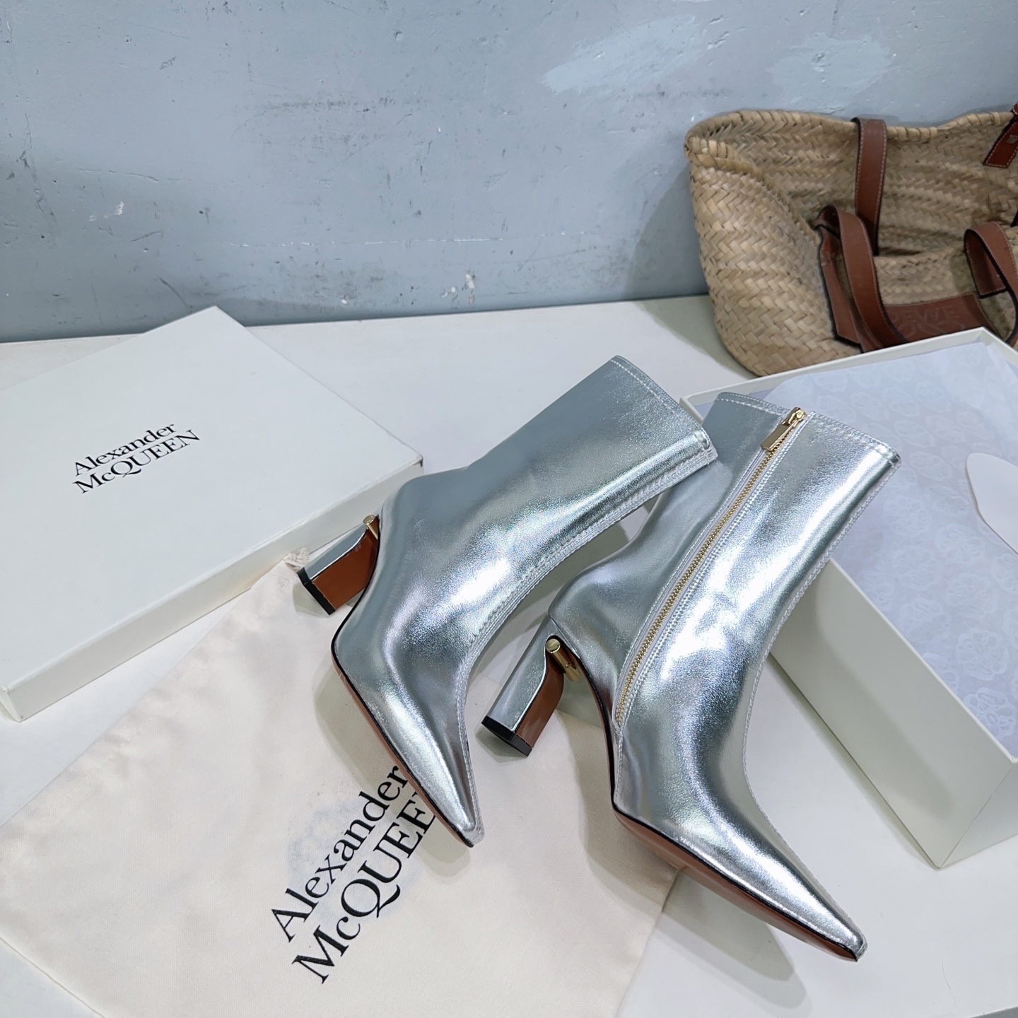 High Quality Alexander McQueen Shoes: Vintage, Elegant, and Fashionable - 图片 6