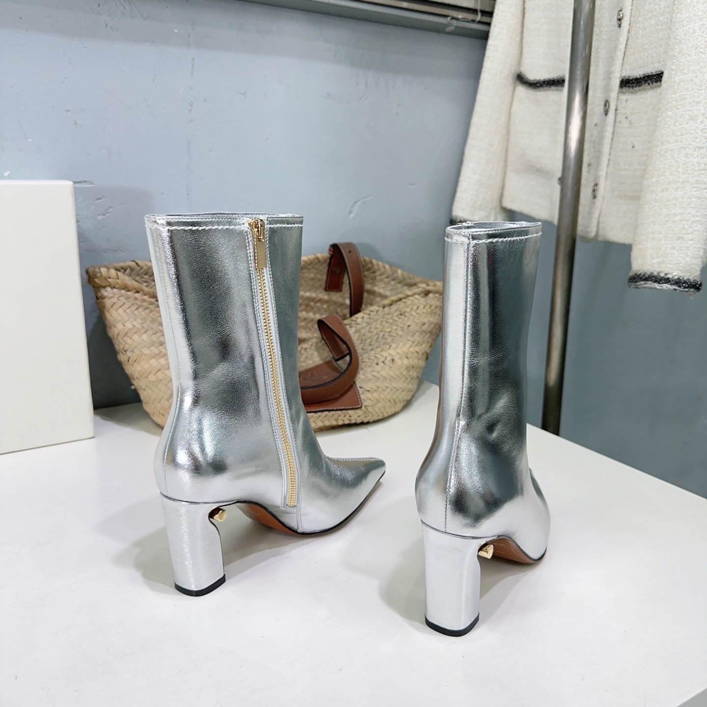 High Quality Alexander McQueen Shoes: Vintage, Elegant, and Fashionable - 图片 9