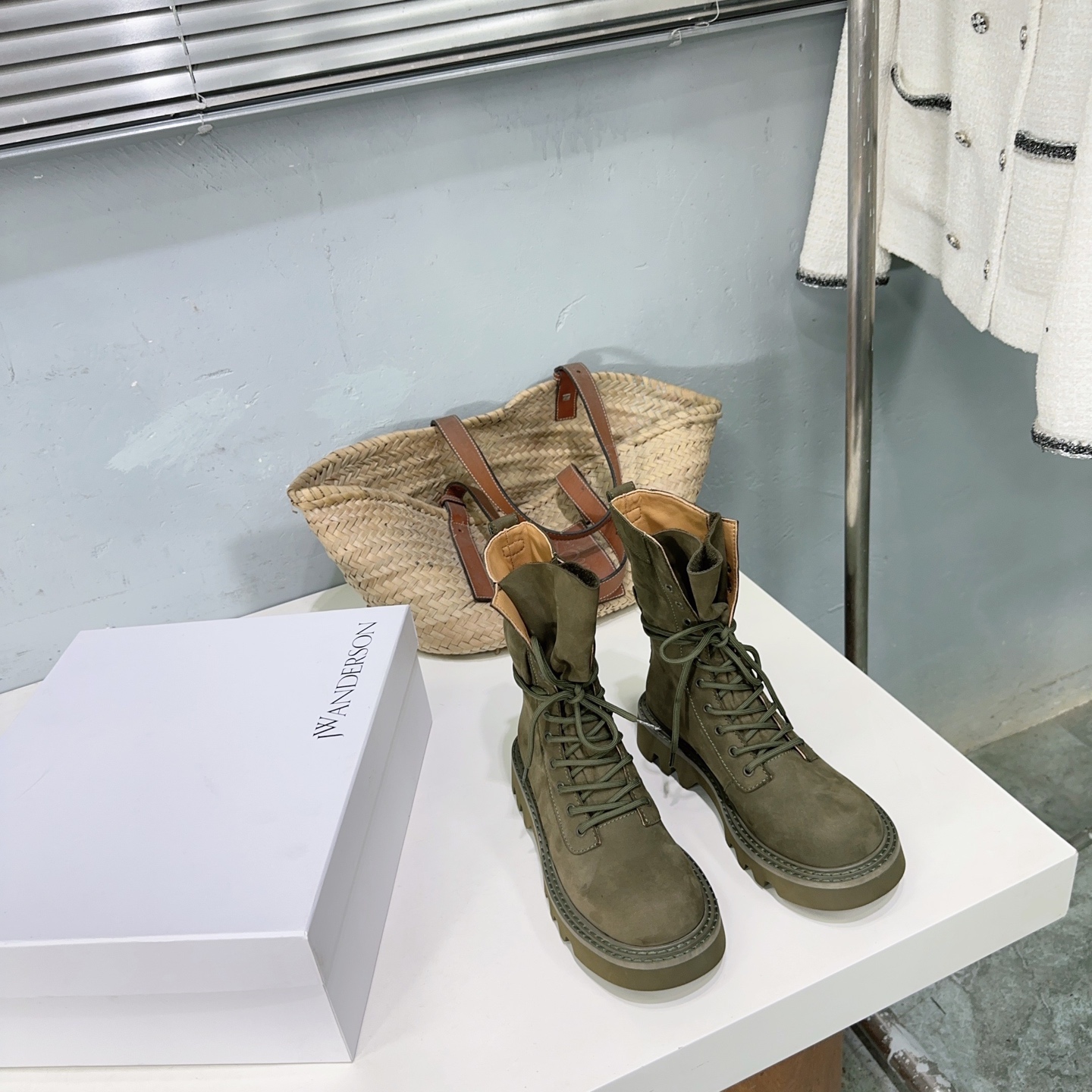 High-Quality J.W. Anderson Shoes: Unique British Designs for Fall-Winter Fashion - 图片 6