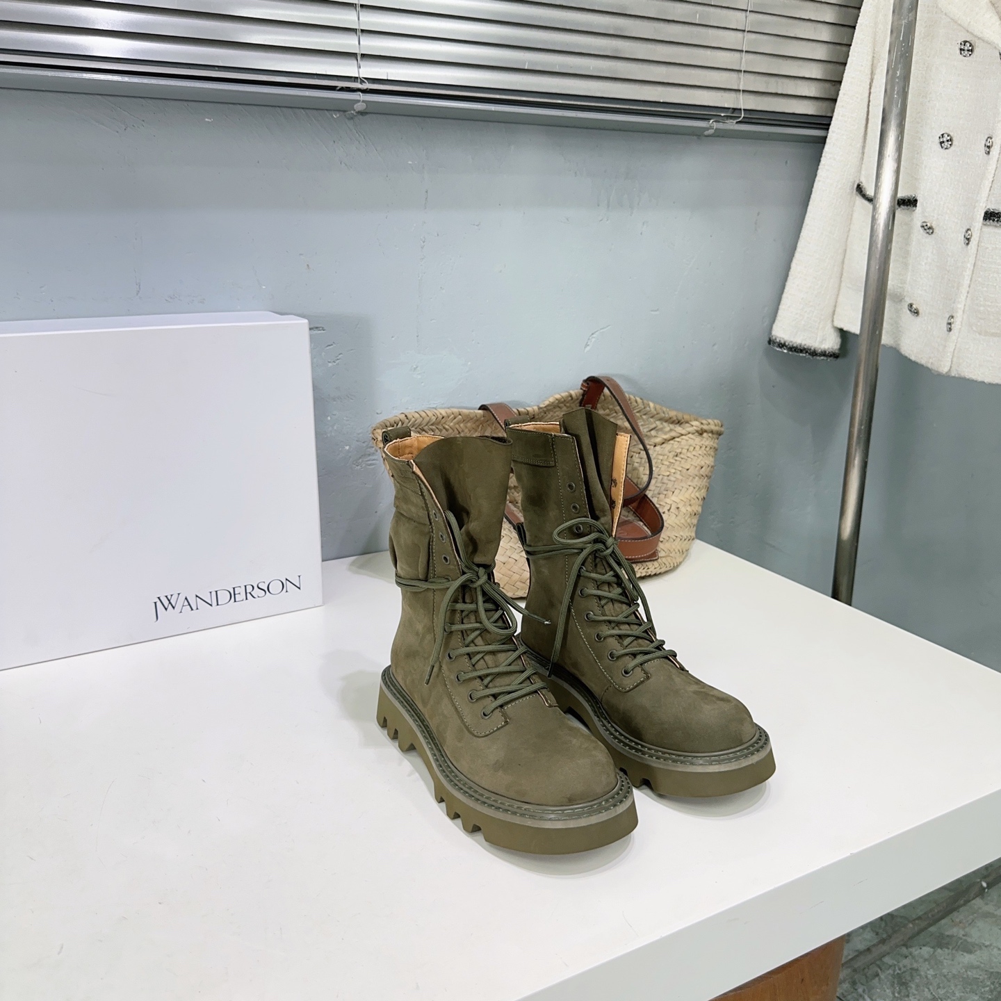 High-Quality J.W. Anderson Shoes: Unique British Designs for Fall-Winter Fashion - 图片 9