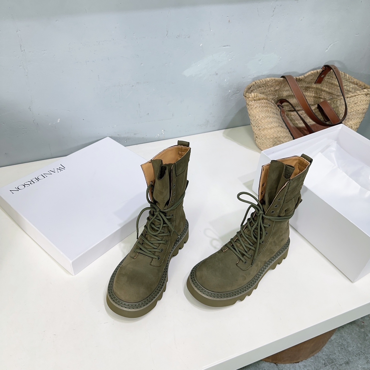 High-Quality J.W. Anderson Shoes: Unique British Designs for Fall-Winter Fashion - 图片 4