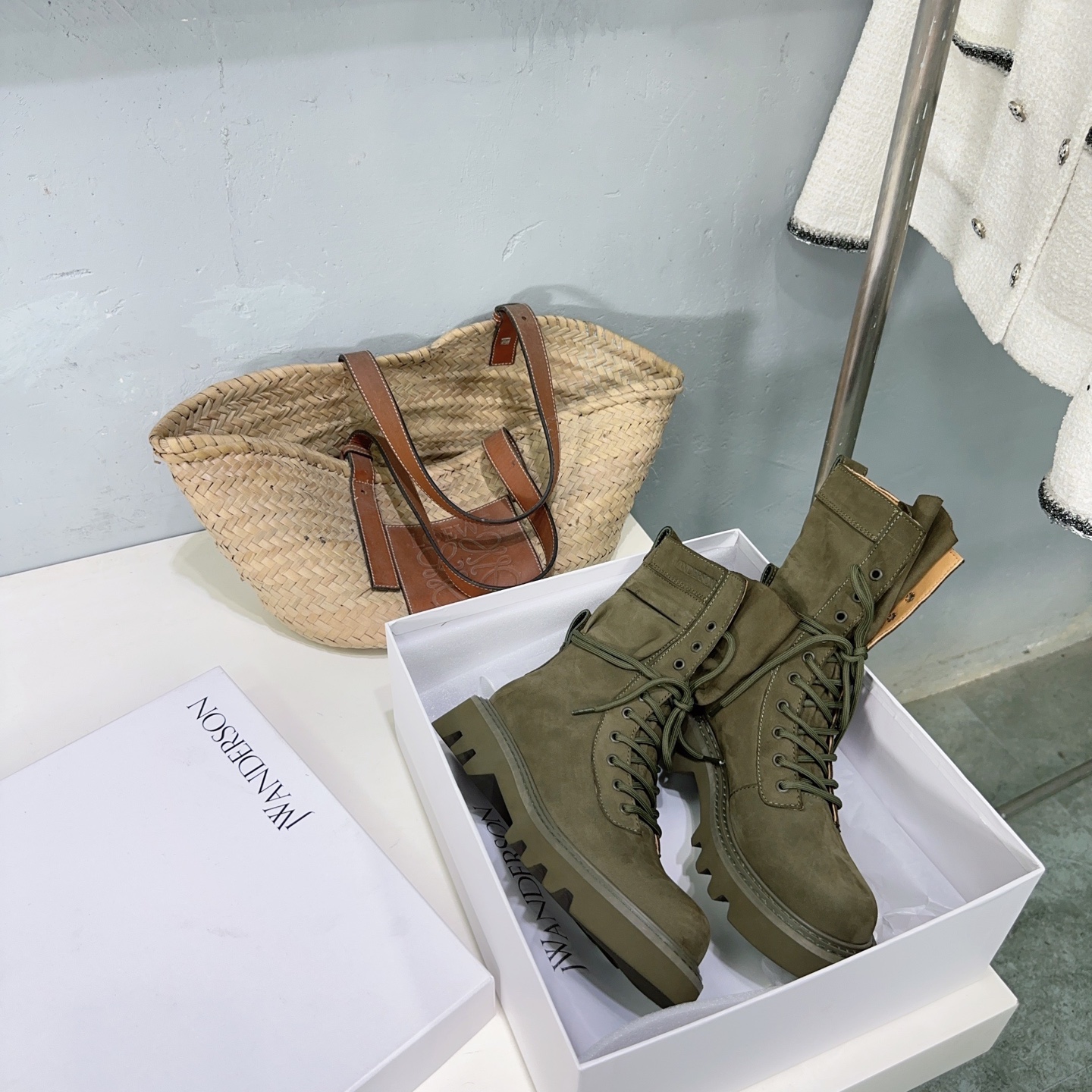 High-Quality J.W. Anderson Shoes: Unique British Designs for Fall-Winter Fashion - 图片 5