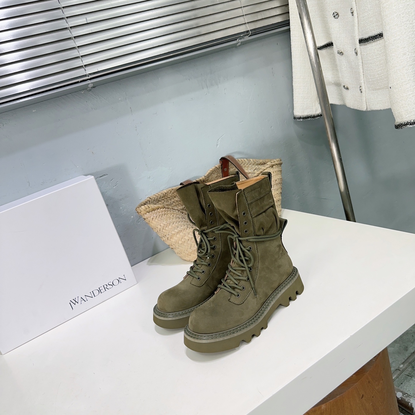 High-Quality J.W. Anderson Shoes: Unique British Designs for Fall-Winter Fashion - 图片 7