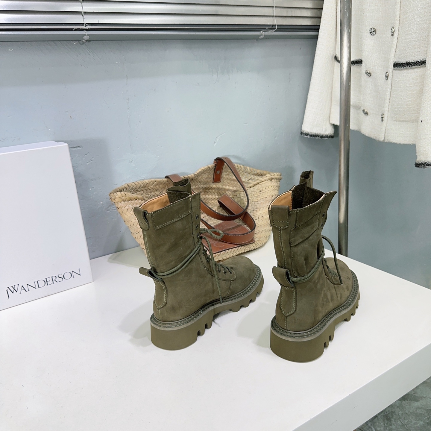 High-Quality J.W. Anderson Shoes: Unique British Designs for Fall-Winter Fashion - 图片 8