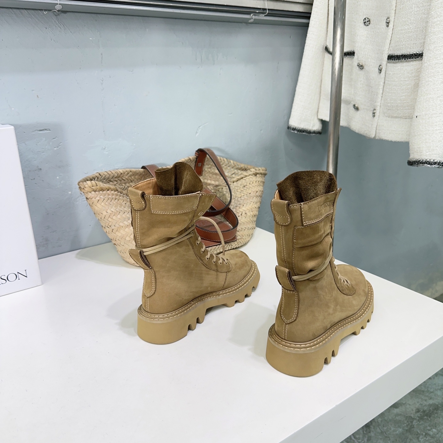 J.W. Anderson’s Unique British Shoe Collection for Fall-Winter: High Quality and Innovative Designs - 图片 4