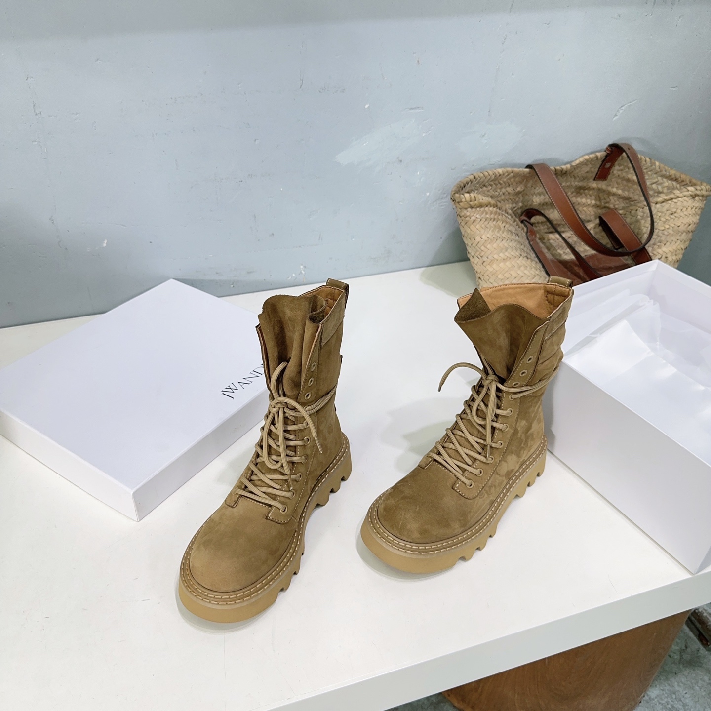 J.W. Anderson’s Unique British Shoe Collection for Fall-Winter: High Quality and Innovative Designs - 图片 9