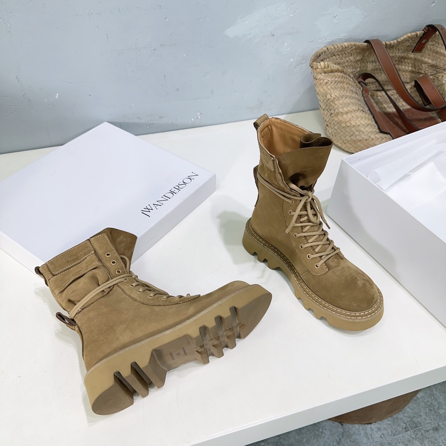 J.W. Anderson’s Unique British Shoe Collection for Fall-Winter: High Quality and Innovative Designs - 图片 7