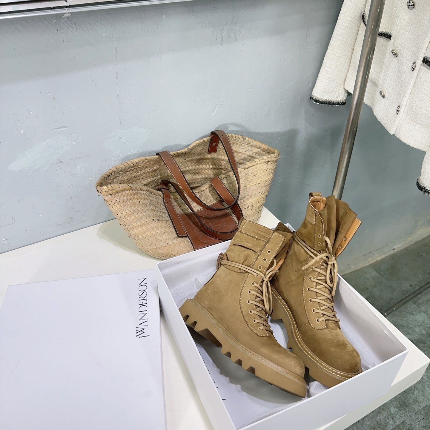 J.W. Anderson’s Unique British Shoe Collection for Fall-Winter: High Quality and Innovative Designs - 图片 6