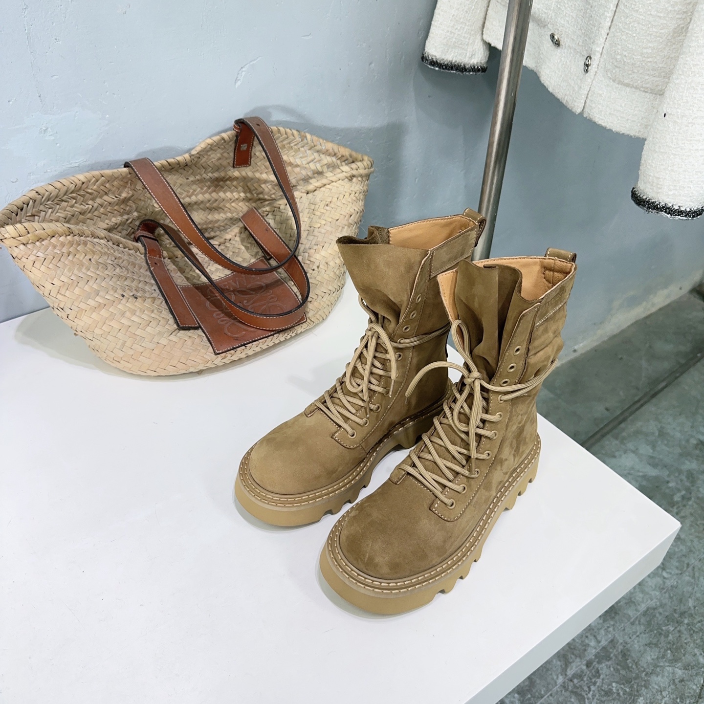 J.W. Anderson’s Unique British Shoe Collection for Fall-Winter: High Quality and Innovative Designs - 图片 3