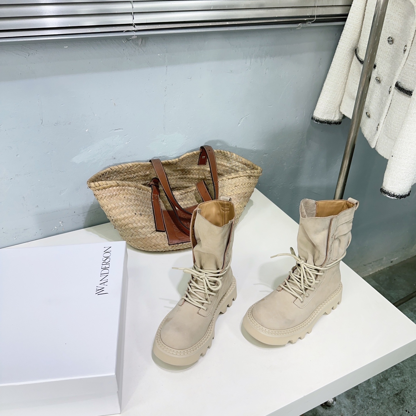 High-Quality J.W. Anderson Shoes: Unique British Designs for Fall-Winter Fashion - 图片 3