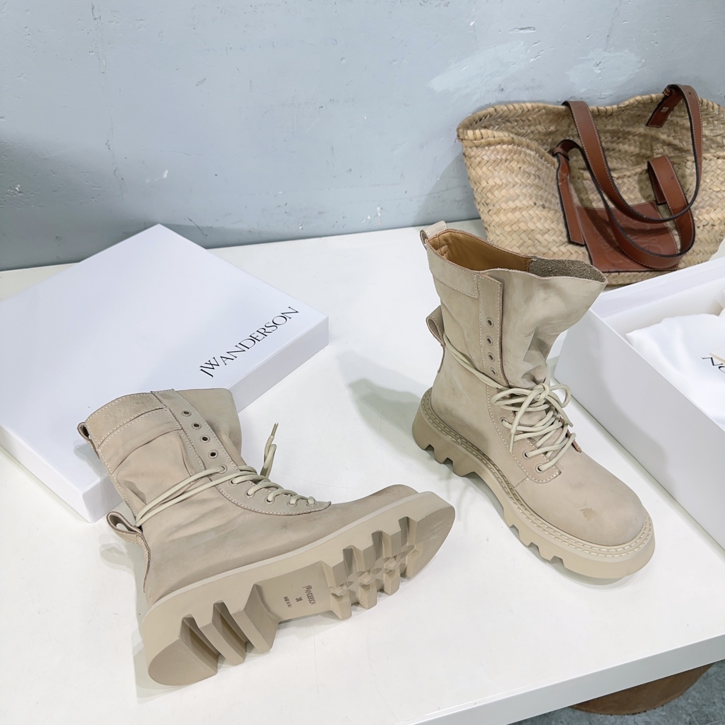 High-Quality J.W. Anderson Shoes: Unique British Designs for Fall-Winter Fashion - 图片 7