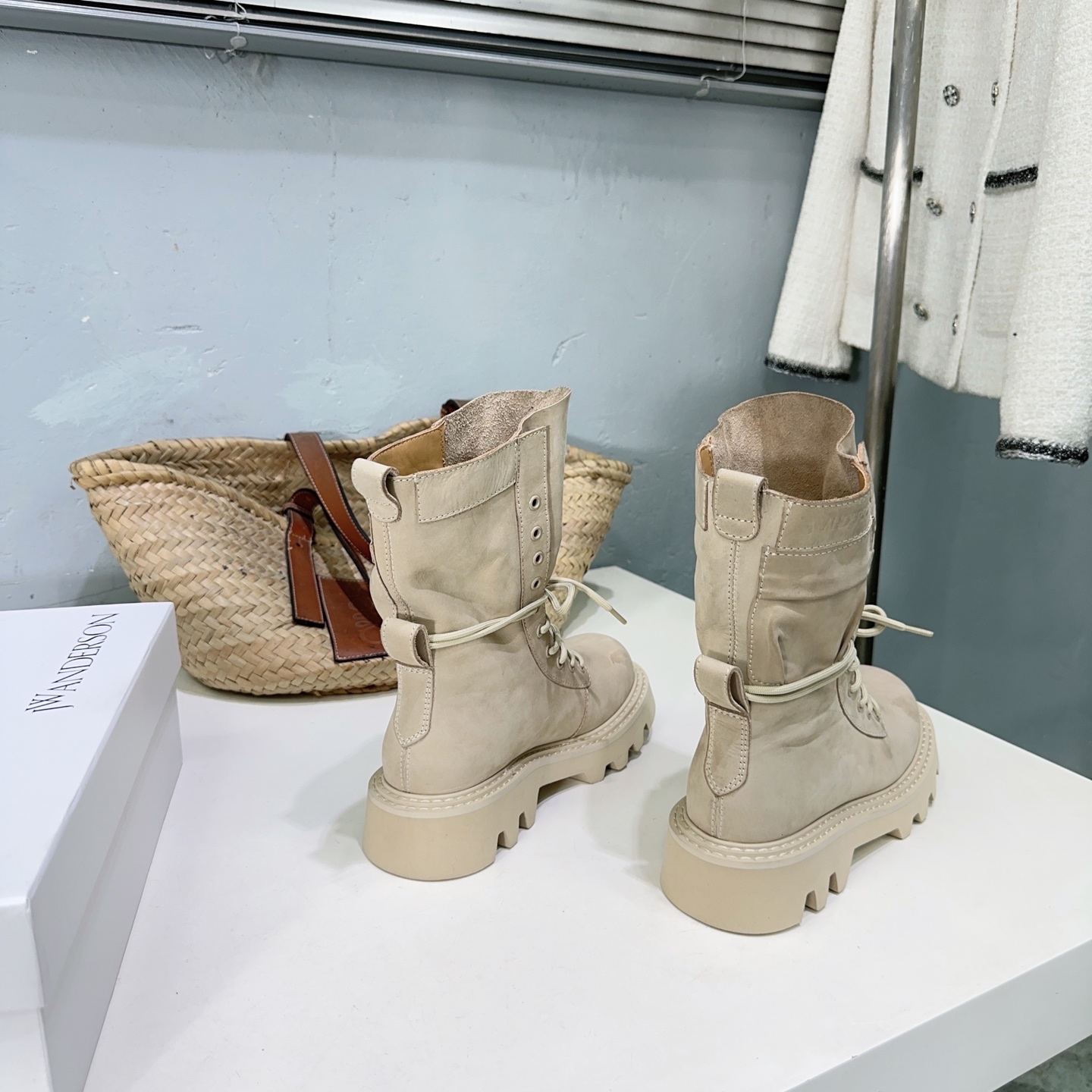 High-Quality J.W. Anderson Shoes: Unique British Designs for Fall-Winter Fashion - 图片 5