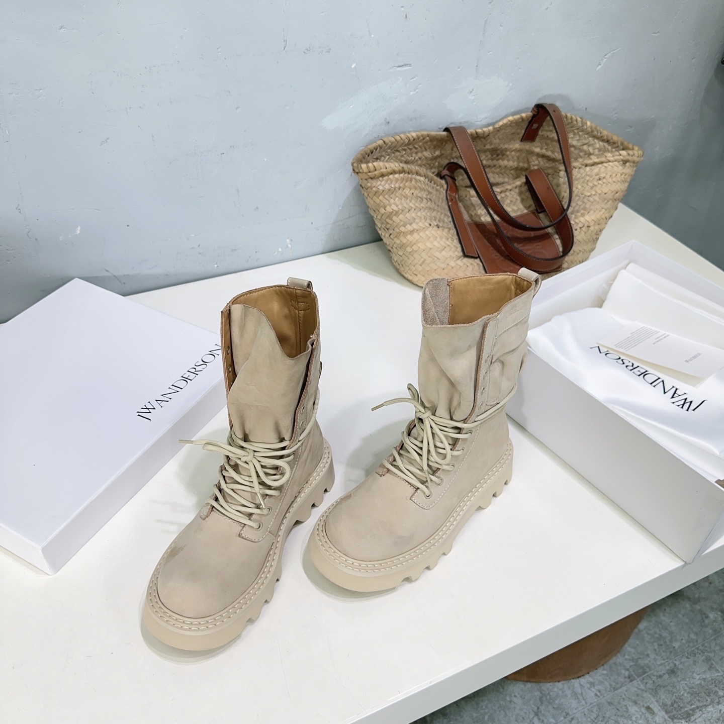 High-Quality J.W. Anderson Shoes: Unique British Designs for Fall-Winter Fashion - 图片 8