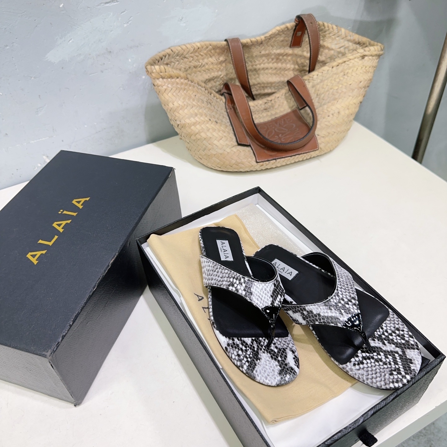 French Luxury Brand Alaia’s Handcrafted High-Quality Snake Skin Sandals in Various Heights. - 图片 4
