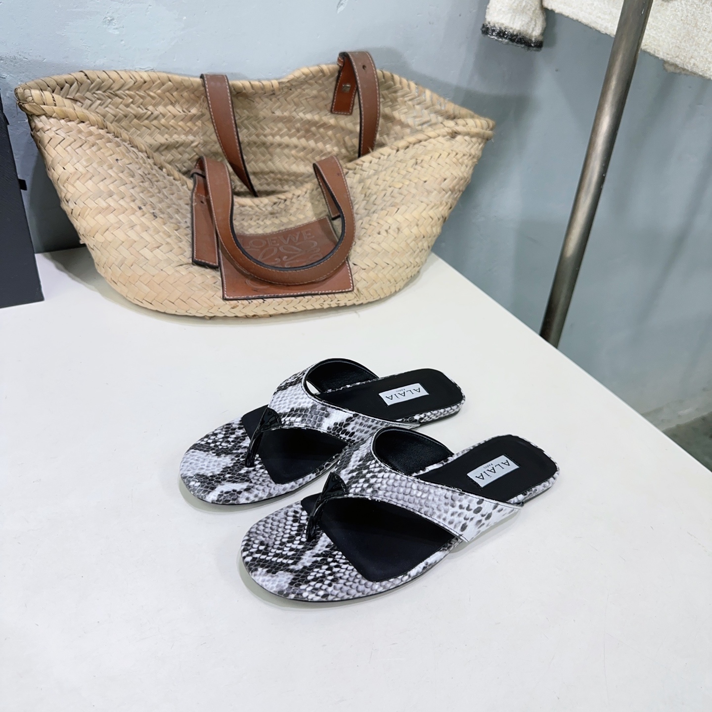 French Luxury Brand Alaia’s Handcrafted High-Quality Snake Skin Sandals in Various Heights. - 图片 2