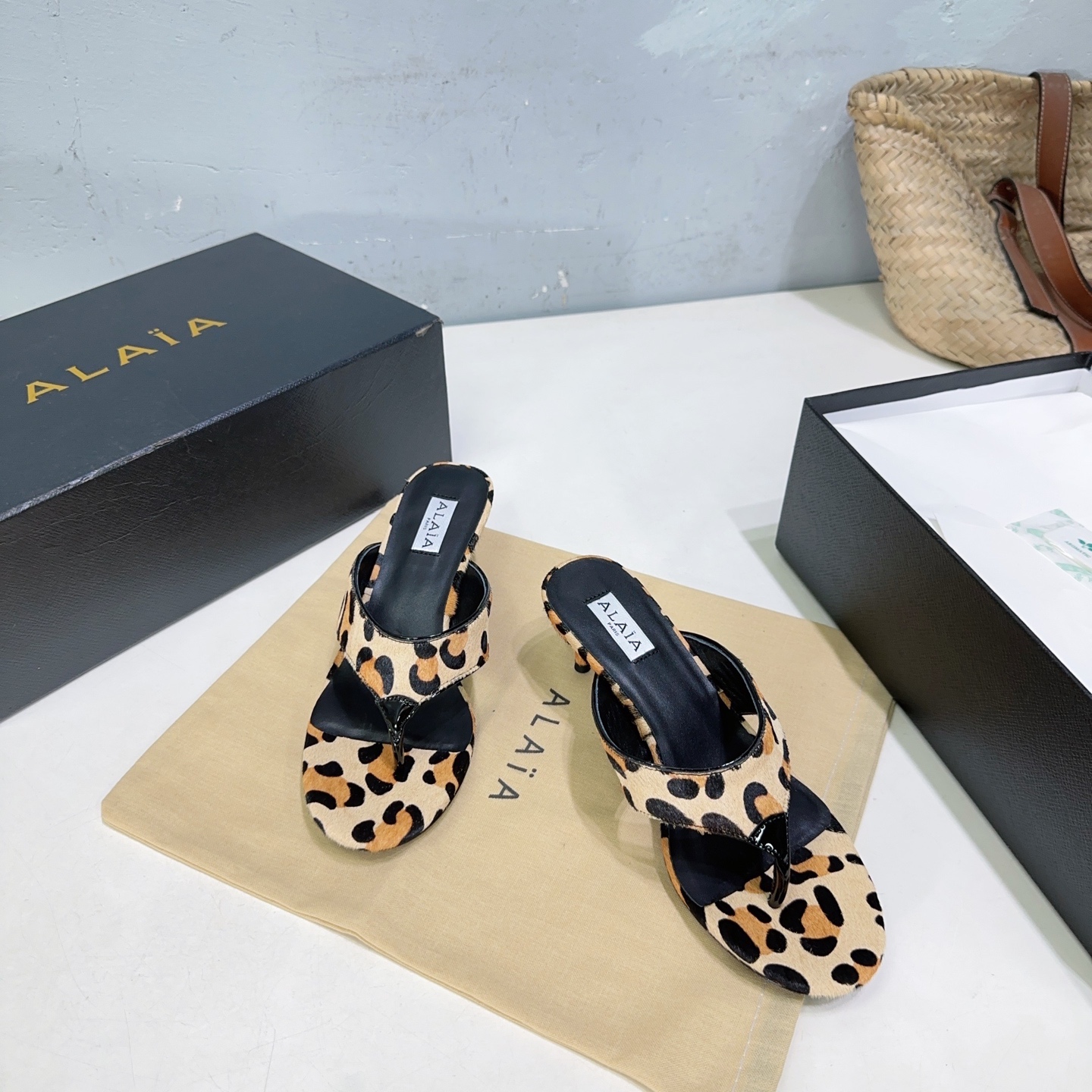 French High-End Brand: Alaia’s Quality Handcrafted Shoes for Fashionable Women - 图片 2