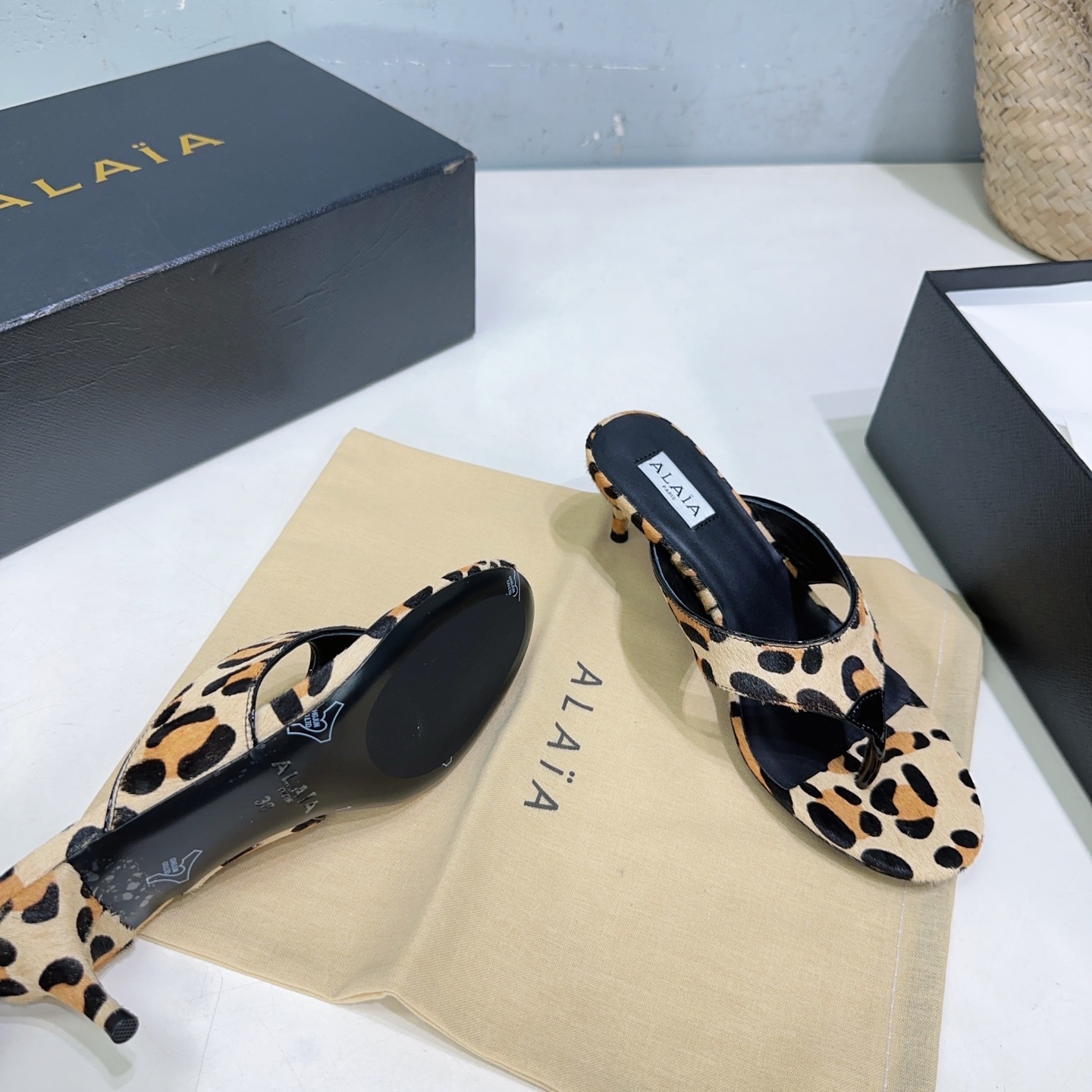 French High-End Brand: Alaia’s Quality Handcrafted Shoes for Fashionable Women - 图片 5