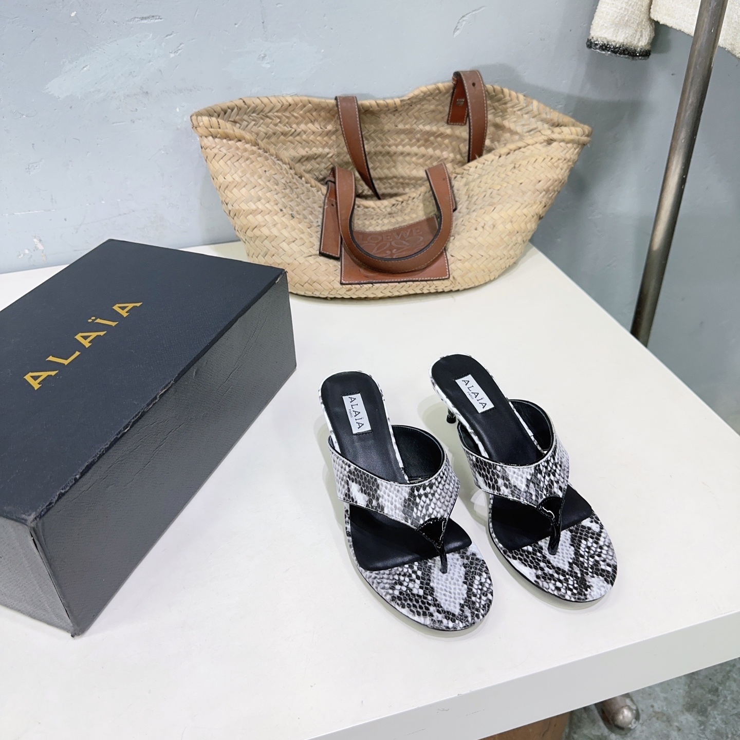 French Luxury Brand: Handcrafted High-Quality Footwear with Unique Designs - 图片 5
