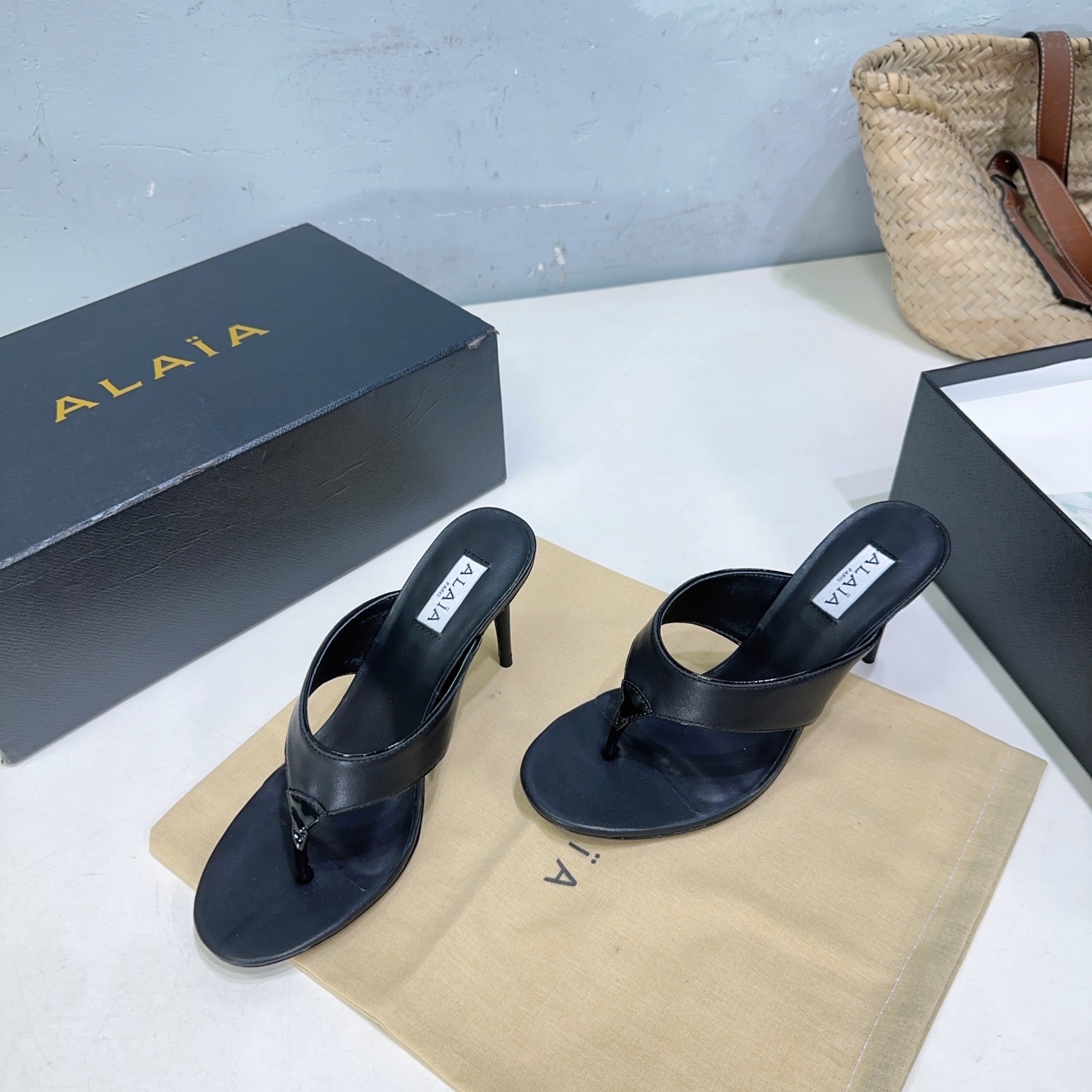 French High-End Fashion Brand: Handcrafted Footwear with Quality Materials and Unique Designs - 图片 8