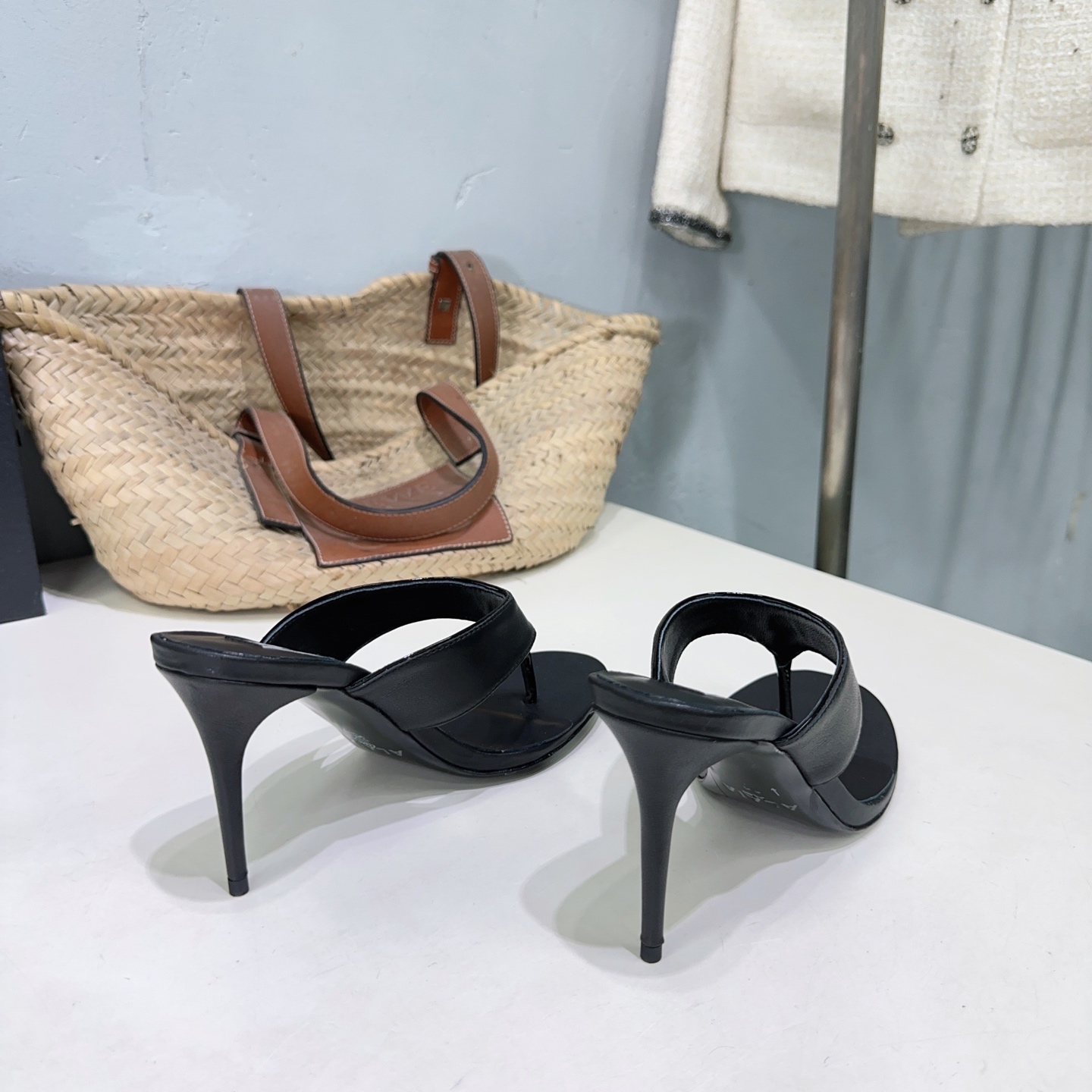 French High-End Fashion Brand: Handcrafted Footwear with Quality Materials and Unique Designs - 图片 3