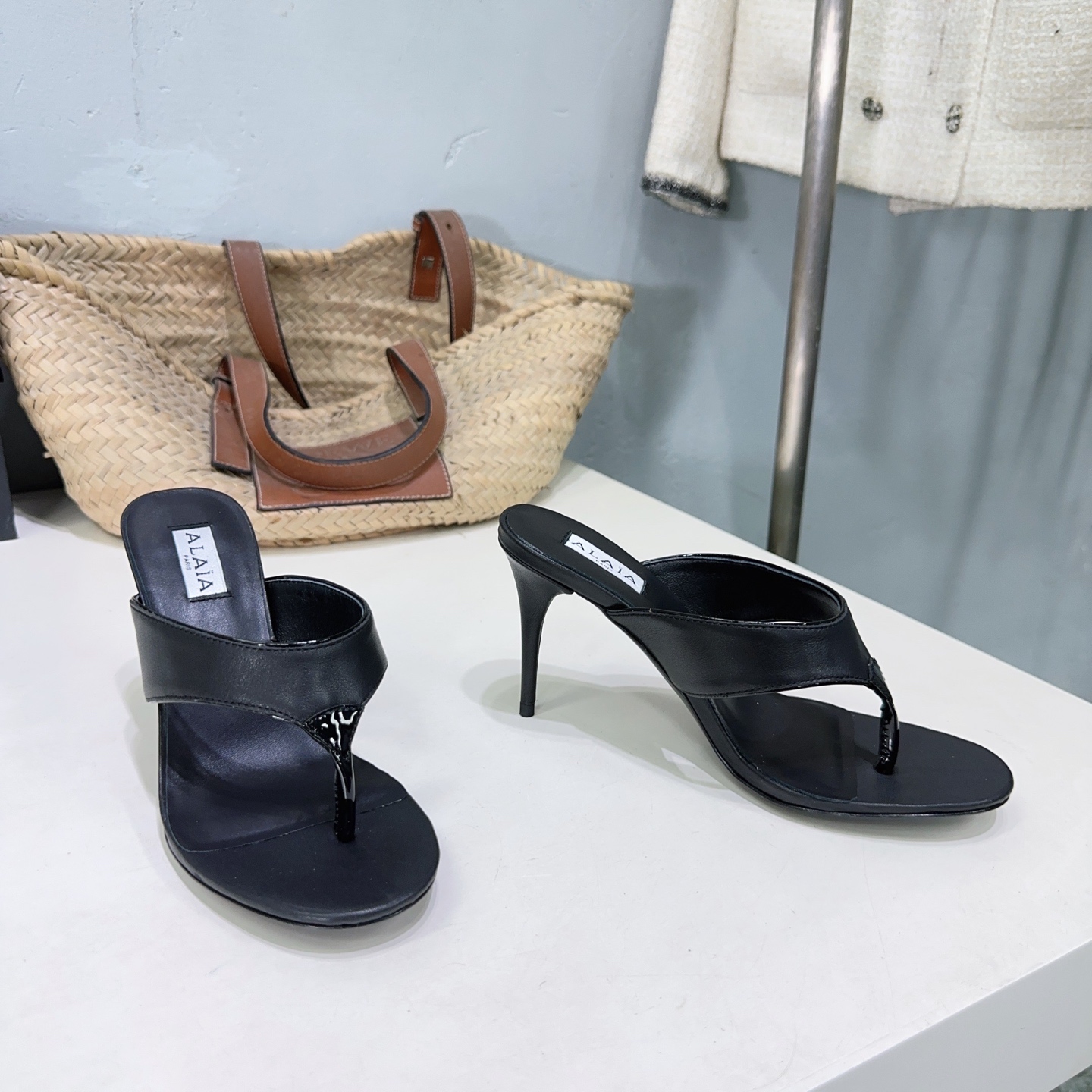 French High-End Fashion Brand: Handcrafted Footwear with Quality Materials and Unique Designs - 图片 2