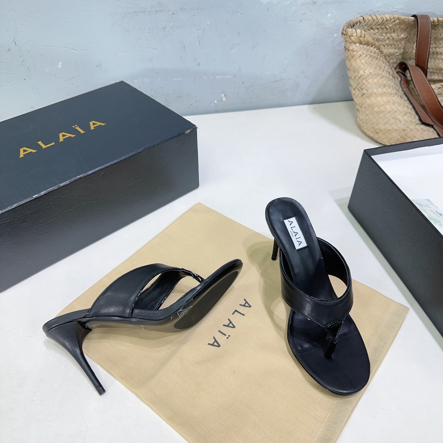 French High-End Fashion Brand: Handcrafted Footwear with Quality Materials and Unique Designs - 图片 9
