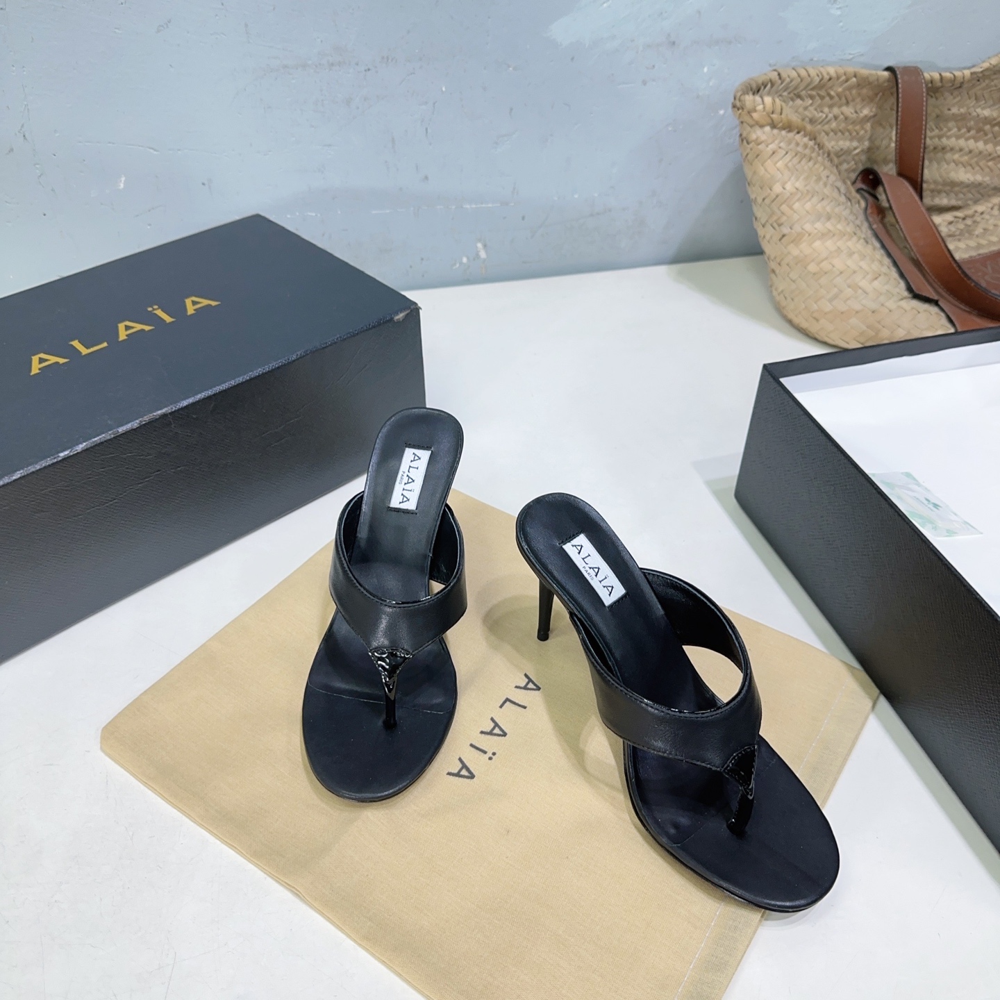 French High-End Fashion Brand: Handcrafted Footwear with Quality Materials and Unique Designs - 图片 7