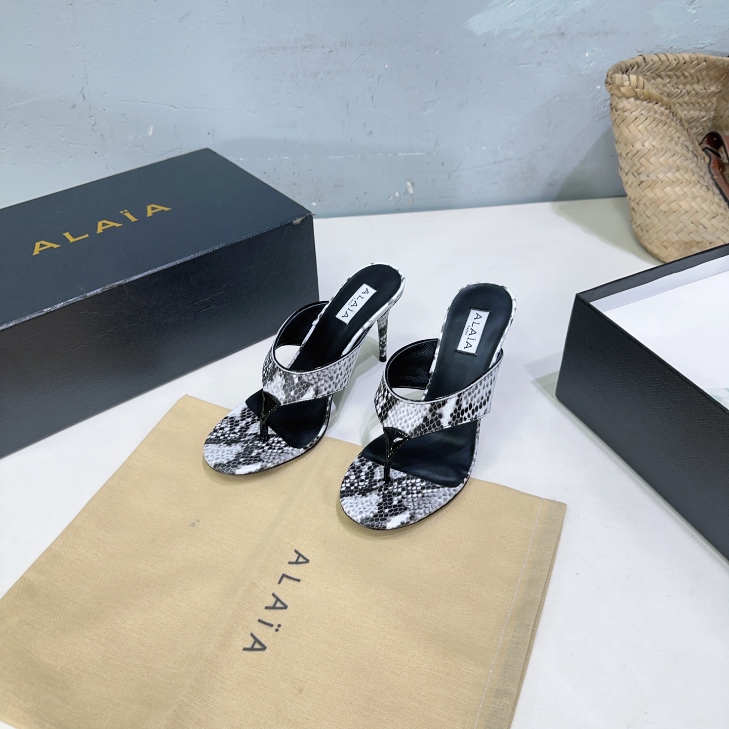 French Luxury Brand: Alaia’s High-Quality Handcrafted Footwear Collection - 图片 5