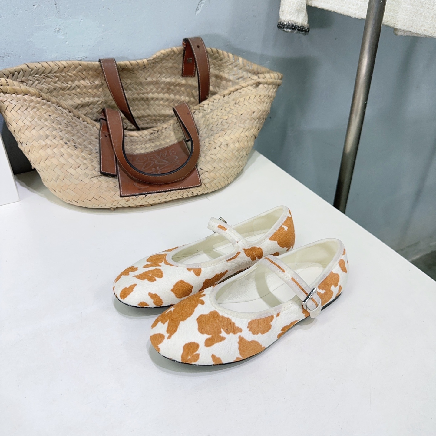 High-Quality Retro Mary Jane Flats: Simple Design, Imported Cheetah Skin, Original Rubber Base. - 图片 3