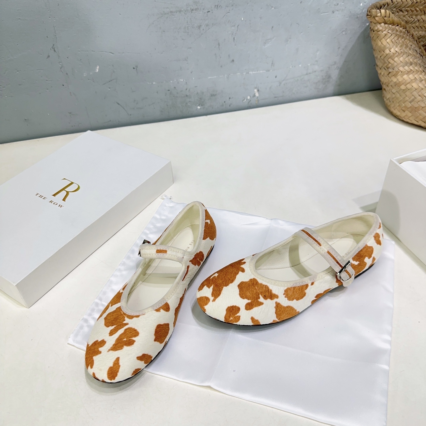 High-Quality Retro Mary Jane Flats: Simple Design, Imported Cheetah Skin, Original Rubber Base. - 图片 8