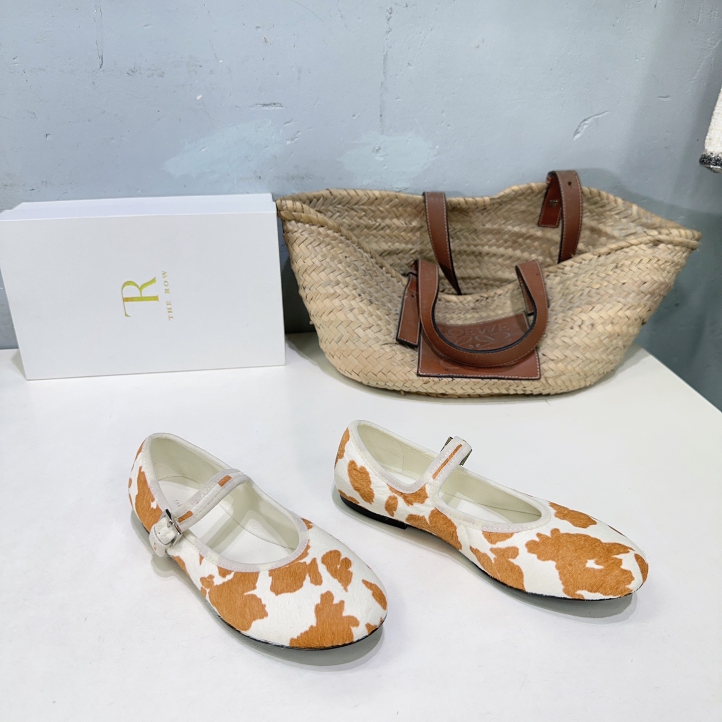 High-Quality Retro Mary Jane Flats: Simple Design, Imported Cheetah Skin, Original Rubber Base.